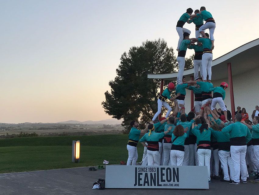 Maridaje de vino y castellers en Jean Leon Maridaje de vino y castellers en Jean Leon