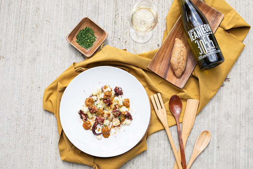 Pop a la planxa amb calçots i salsa romesco: autèntic mar i muntanya