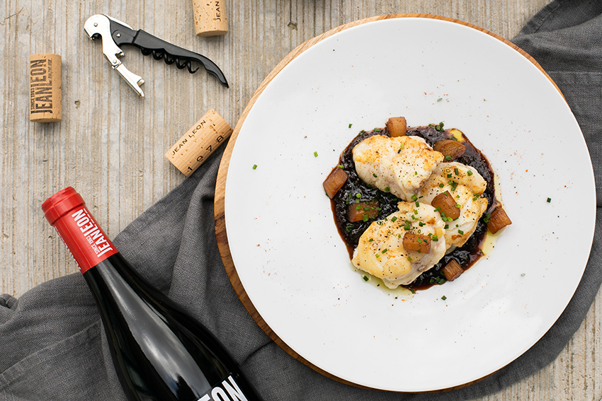 Monkfish with shallots and salsify in a red wine reduction: simple and original